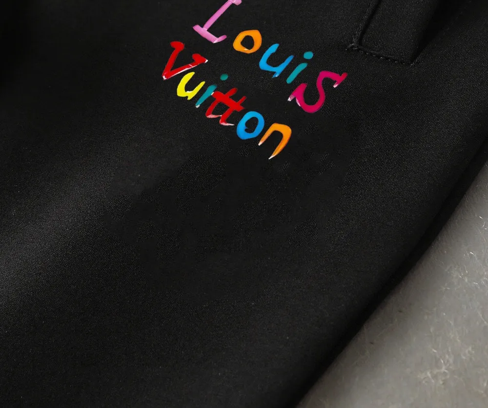 🅿️460 brand [LV Louis Vuitton] (velvet and thickened) 2025 autumn and winter new products, celebrities’ favorite fashion-flavored casual suits, clean and neat tailoring, full of urban style. Made of high-quality customized fabrics, the inner warmth is excellent, the hand feels soft and dry, and the upper body effect is crisp and stylish. The three-dimensional cutting process and the pattern are all of high standards, and the silhouette version has the right benefits! It is not tight at all, and you feel good when you wear it. So many top-quality raw materials create high-end products with unparalleled value. It is the first choice for high-end fashion people. (Size: M-4XL can wear up to 200 pounds)